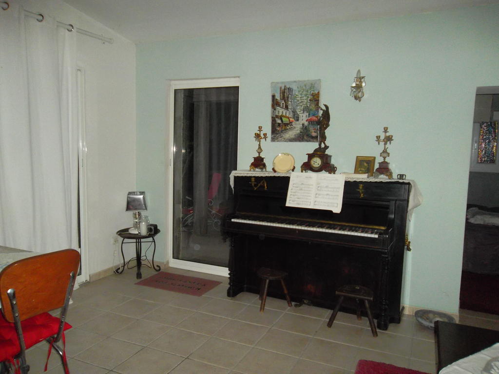 Aux Roses De L'Etang Hotel Capestang Kamer foto