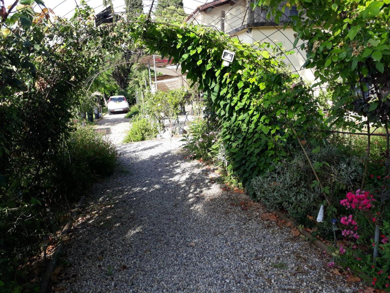 Aux Roses De L'Etang Hotel Capestang Buitenkant foto