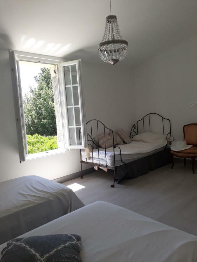 Aux Roses De L'Etang Hotel Capestang Buitenkant foto